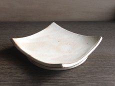 画像1: 【加藤仁志】平皿　角皿S/スクエア/取皿/12ｃｍ/手作り/手引き/作家/粉引き/陶器 (1)