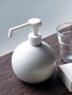 画像1: 【Globe】シャワーボトル 350ml グローブ 除菌　無地　磁器　丸　ディスペンサー　詰替え容器　日本製　ロロ　LOLO　ウィルス対策　インフルエンザ予防 (1)