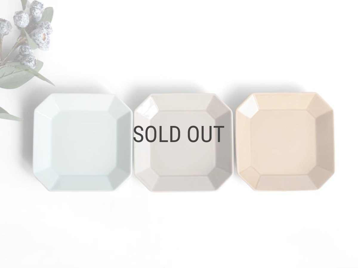 画像2: 【Des-pres】デ・プレ　スクエアプレート　S　12ｃｍ　カラー　白土　/プレート/八角/四角/グレイ/クラシカル/取り皿/お皿/小皿/陶器/日本製 (2)