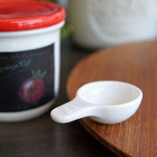 画像1: 【SALIU KITCHEN】立つ　こさじスプーン　/自立/小匙/小さじ/メジャースプーン/軽量スプーン/磁器/陶器/日本製/キッチンツール (1)