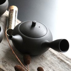 画像5: 【SALIU】 RYO　-凌-　ギフトセット　５点　急須　湯呑み　茶敷き　セット 　手作り/伝統工芸士/玉光陶苑/常滑焼/日本製/急須/サリウ  おしゃれ　かわいい　きゅうす　茶こし　取っ手 (5)