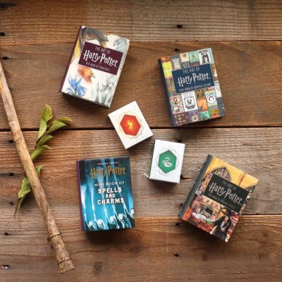画像2: 【 Books 】Tiny Book  グリフィンドール　Gryffindor  ハリーポッター Harry Potter  タイニーブック　５x４cm　ミニ絵本 洋書　英語