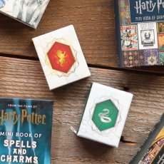 画像5: 【 Books 】Tiny Book  グリフィンドール　Gryffindor  ハリーポッター Harry Potter  タイニーブック　５x４cm　ミニ絵本 洋書　英語 (5)