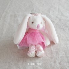 画像8: 【Bukowski】ウサギのジェイリーン　バレリーナ　バッグチャーム　ピンク　10cm 　スウェーデンのぬいぐるみ　ブコウスキー　キーホルダー (8)