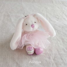 画像9: 【Bukowski】ウサギのジェイリーン　バレリーナ　バッグチャーム　ピンク　10cm 　スウェーデンのぬいぐるみ　ブコウスキー　キーホルダー (9)