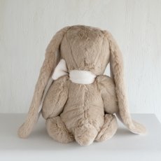 画像13: 【Bukowski】ウサギのパトリック　Patrick　40cm 　首にリボン　ブラウン　スウェーデンのぬいぐるみ　ソフトトイ　ブコウスキー　誕生日　 (13)