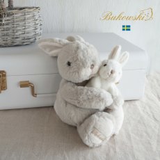 画像1: 【Bukowski】ウサギの親子　サニー＆ママ　Sunny & Mama  35cm  スウェーデンのぬいぐるみ　ソフトトイ　ブコウスキー　誕生日　 (1)