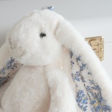 画像15: 【Bukowski】ウサギのカニーナ フローラル　Frendly Kanina Floral  フローラル　ブルー＆ホワイト 30cm 　スウェーデンのぬいぐるみ　ソフトトイ　ブコウスキー　誕生日　 (15)