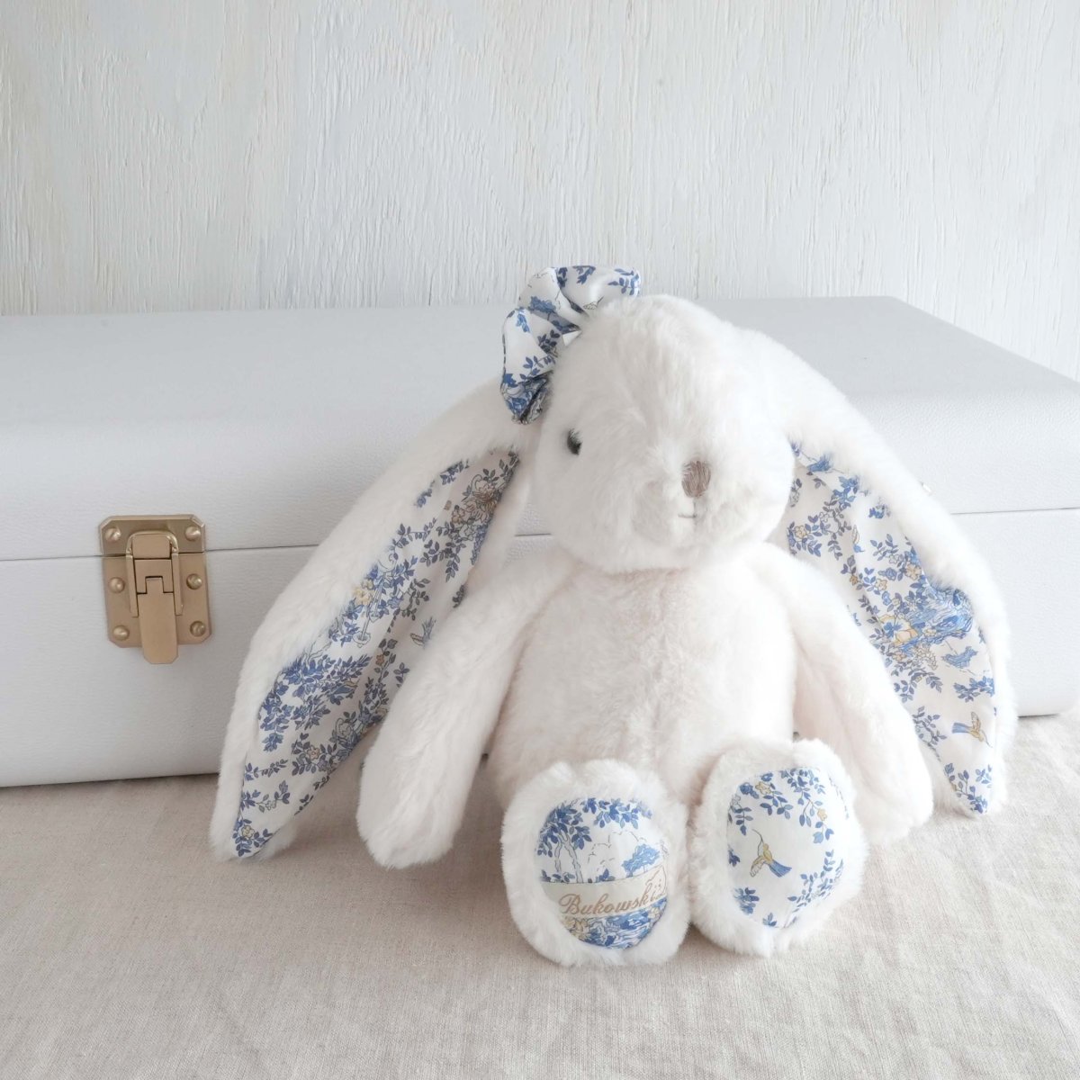 画像13: 【Bukowski】ウサギのカニーナ フローラル　Frendly Kanina Floral  フローラル　ブルー＆ホワイト 30cm 　スウェーデンのぬいぐるみ　ソフトトイ　ブコウスキー　誕生日　 (13)