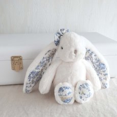 画像13: 【Bukowski】ウサギのカニーナ フローラル　Frendly Kanina Floral  フローラル　ブルー＆ホワイト 30cm 　スウェーデンのぬいぐるみ　ソフトトイ　ブコウスキー　誕生日　 (13)