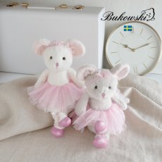 画像1: 【Bukowski】ねずみのアントニア　バレリーナ　30cm 　ホワイト　グレー　チュチュ　スウェーデンのぬいぐるみ　ブコウスキー　ソフトトイ　誕生日　 (1)