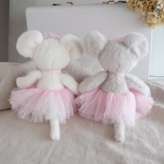 画像10: 【Bukowski】ねずみのアントニア　バレリーナ　30cm 　ホワイト　グレー　チュチュ　スウェーデンのぬいぐるみ　ブコウスキー　ソフトトイ　誕生日　 (10)