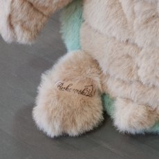 画像13: 【Bukowski】カメのサンディー　Baby Sandy　グリーン　ピンク　20cm 　スウェーデンのぬいぐるみ　ブコウスキー  ソフトトイ 誕生日　結婚式　 (13)