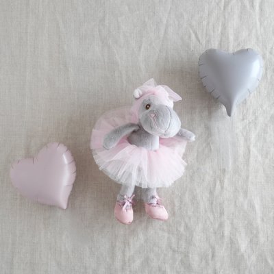 画像1: 【Bukowski】ねずみのアントニア バレリーナ 30cm ホワイト グレー チュチュ スウェーデンのぬいぐるみ ブコウスキー ソフトトイ 誕生日