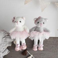 画像2: 【Bukowski】猫のアルバティーナ＆アーニャ　Albertina & Anya　18cm バレリーナ　チュチュ　スウェーデンのぬいぐるみ　ブコウスキー　誕生日　 (2)