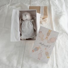 画像2: 【Bukowski】ウサギのレナ　Lena 30cm ギフトボックス入り　スウェーデンのぬいぐるみ　ブコウスキー 　うさぎ　出産祝い　誕生日 Sweden (2)