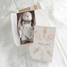 画像2: 【Bukowski】ウサギのルシアン　Lucian  30cm ギフトボックス入り　スウェーデンのぬいぐるみ　ブコウスキー 　うさぎ　出産祝い　誕生日 Sweden (2)
