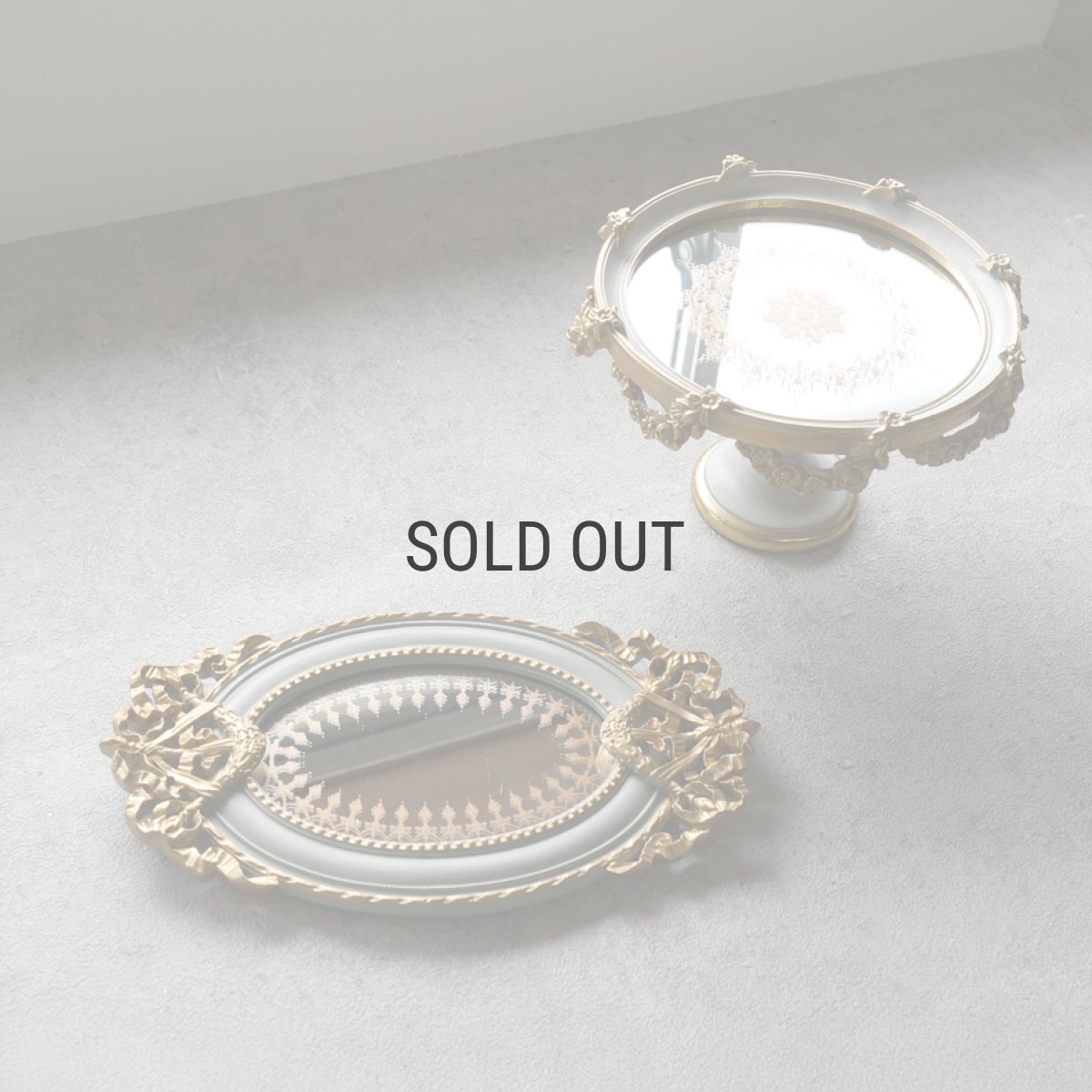 画像2: 【HM】フラワーガーランド　ミラートレイ　スタンド　グレイ　φ19.5cm×H12cm　アンティーク調 (2)