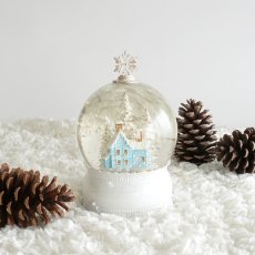 画像1: 【 HM 】リキッドLED スノードーム ホワイトタウン H19cm 雪降る街 (1)