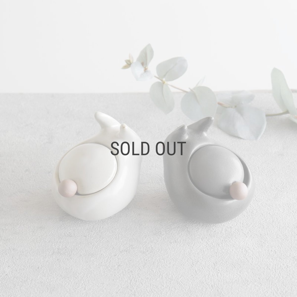 画像2: 【アイ・クラフト】 うさぎポット　シュガーポット　スプーン付/小物入れ/ウサギ/黒うさぎ 白うさぎ 兎/陶器/日本製 ハンドペイント　 (2)