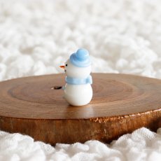 画像3: 【The Joy Luck Club】シルクハットスノーマン　ライトブルー　27mm マフラー　雪だるま　ガラス製　オブジェ　クリスマス　ミニチュア  (3)