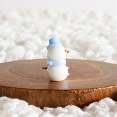 画像5: 【The Joy Luck Club】シルクハットスノーマン　ライトブルー　27mm マフラー　雪だるま　ガラス製　オブジェ　クリスマス　ミニチュア  (5)