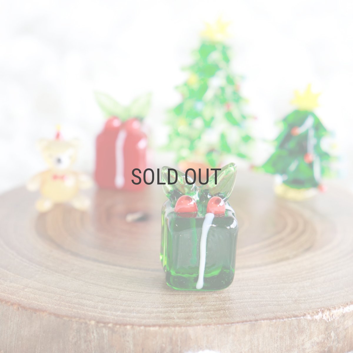 画像1: 【The Joy Luck Club】クリスマスプレゼント　グリーン　20mm  プレゼント　ギフト　ガラス製　オブジェ　クリスマス　ミニチュア (1)