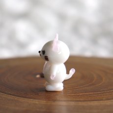 画像4: 【The Joy Luck Club】ピンクリボン　白猫　ネコ　　ねこちゃん　ガラス製　オブジェ　ミニチュア (4)