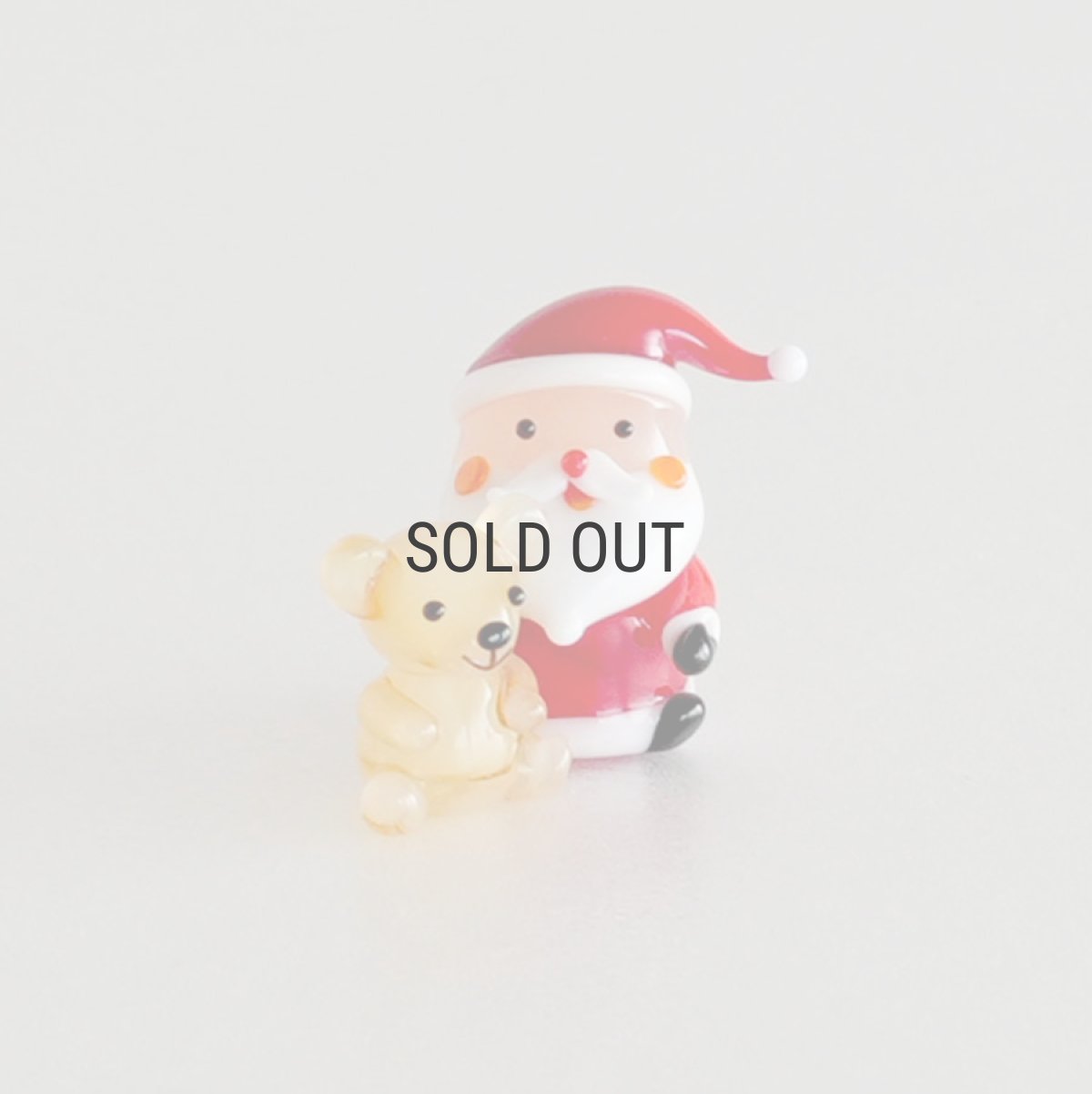 画像2: 【The Joy Luck Club】サンタさんベアと一緒　くまちゃん　20mm ガラス製　オブジェ　クリスマス　ミニチュア (2)