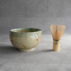 画像6: 【南楽窯】美濃焼  織部流し　片口抹茶碗    日本製  φ13cm   抹茶オレ (6)
