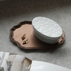 画像1: 【Chouette】シュエット　オーバルボックス 　ホワイト　菓子器　小物入れ　黒土　Des Pre　日本製　美濃焼 (1)