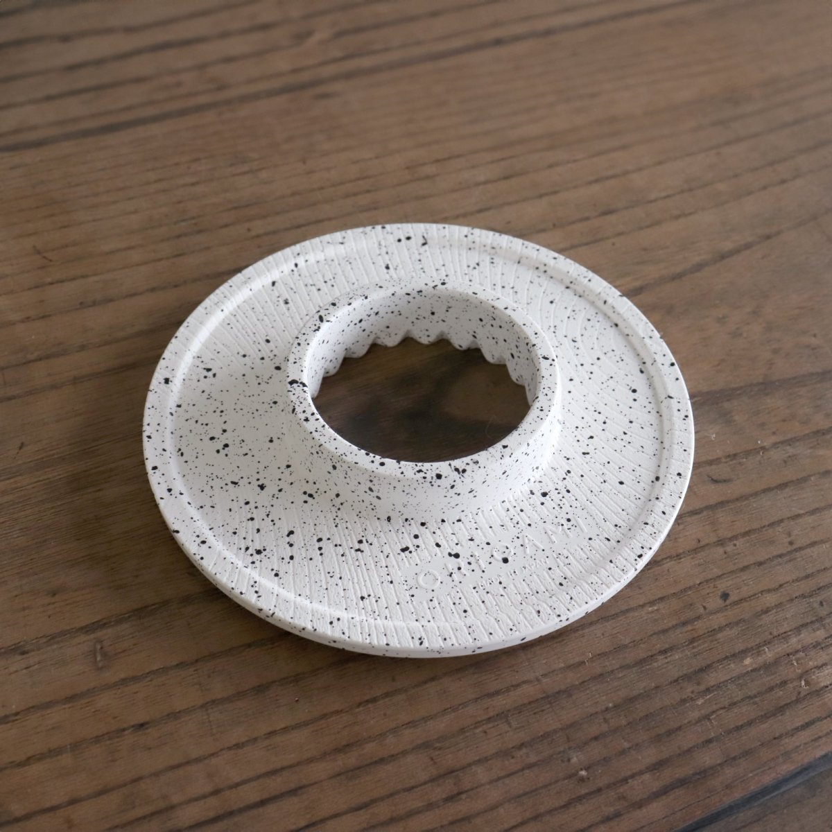 画像5: 【ORIGAMI】Grain White & Black ドリッパーホルダー 　木目ホワイト＆ブラック　日本製　 Dripper Holder S・M兼用 樹脂製 オリガミ　 (5)