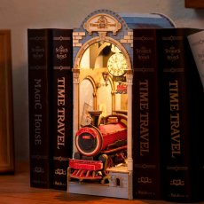 画像1: 【Rolife】タイムトラベル　Book Nook　ブックヌーク　ウッドパズル　ミニチュア　ブックエンド 　DIY (1)