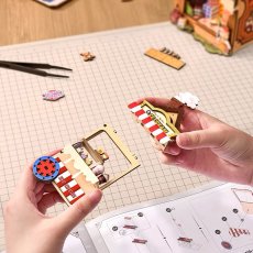 画像7: 【Rolife】 Fairytale Amusement Parkフェアリーテイル遊園地　Book Nook　ブックヌーク　英語版説明書 ウッドパズル　ミニチュア　ブックエンド DIY (7)