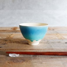 画像1: 【SAKUZAN】-藍-　グラデーション　碗　茶碗　ターコイズ　ボール　カップ　お碗　作山窯　日本製　美濃焼　釉薬　涼しげ　 (1)