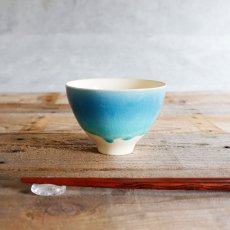 画像7: 【SAKUZAN】-藍-　グラデーション　碗　茶碗　ターコイズ　ボール　カップ　お碗　作山窯　日本製　美濃焼　釉薬　涼しげ　 (7)