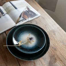 画像4: 【作山窯-SAKUZAN-】- 凛 - 平皿  M (φ19.5） L(φ26）紺吹き　日本製　陶器 美濃焼　Nature Ave.オリジナル (4)