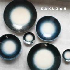 画像2: 【作山窯-SAKUZAN-】- 凛 - 平皿  M (φ19.5） L(φ26）紺吹き　日本製　陶器 美濃焼　Nature Ave.オリジナル (2)