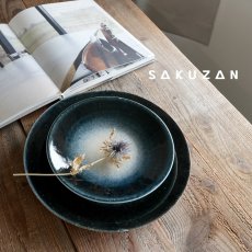 画像1: 【作山窯-SAKUZAN-】- 凛 - 平皿  M (φ19.5） L(φ26）紺吹き　日本製　陶器 美濃焼　Nature Ave.オリジナル (1)