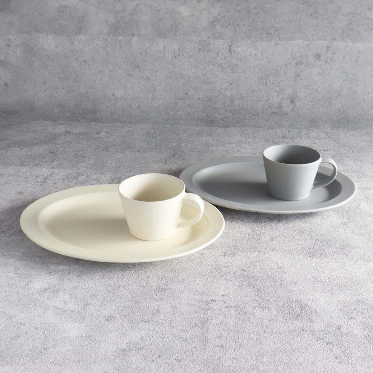 画像2: 【 Gift 】SAKUZAN DAYS Sara  オーバルプレートL  29cm  マグカップ ペアセット 磁器 日本製 作山窯 (2)