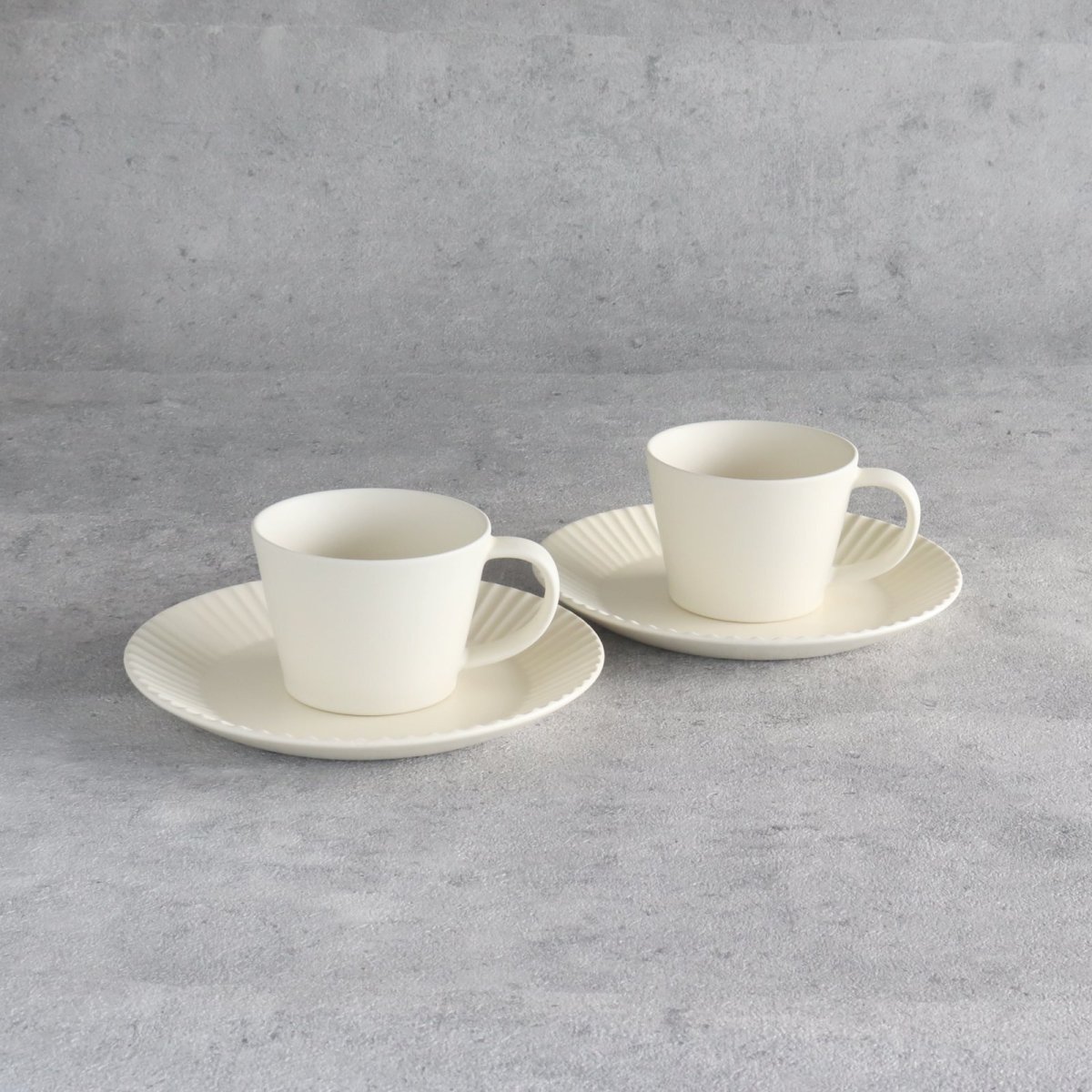 画像3: 【 Gift 】SAKUZAN DAYS Sara  ストライププレートM 19cm  カップ ペアセット 磁器 日本製 作山窯 クリーム グレー (3)