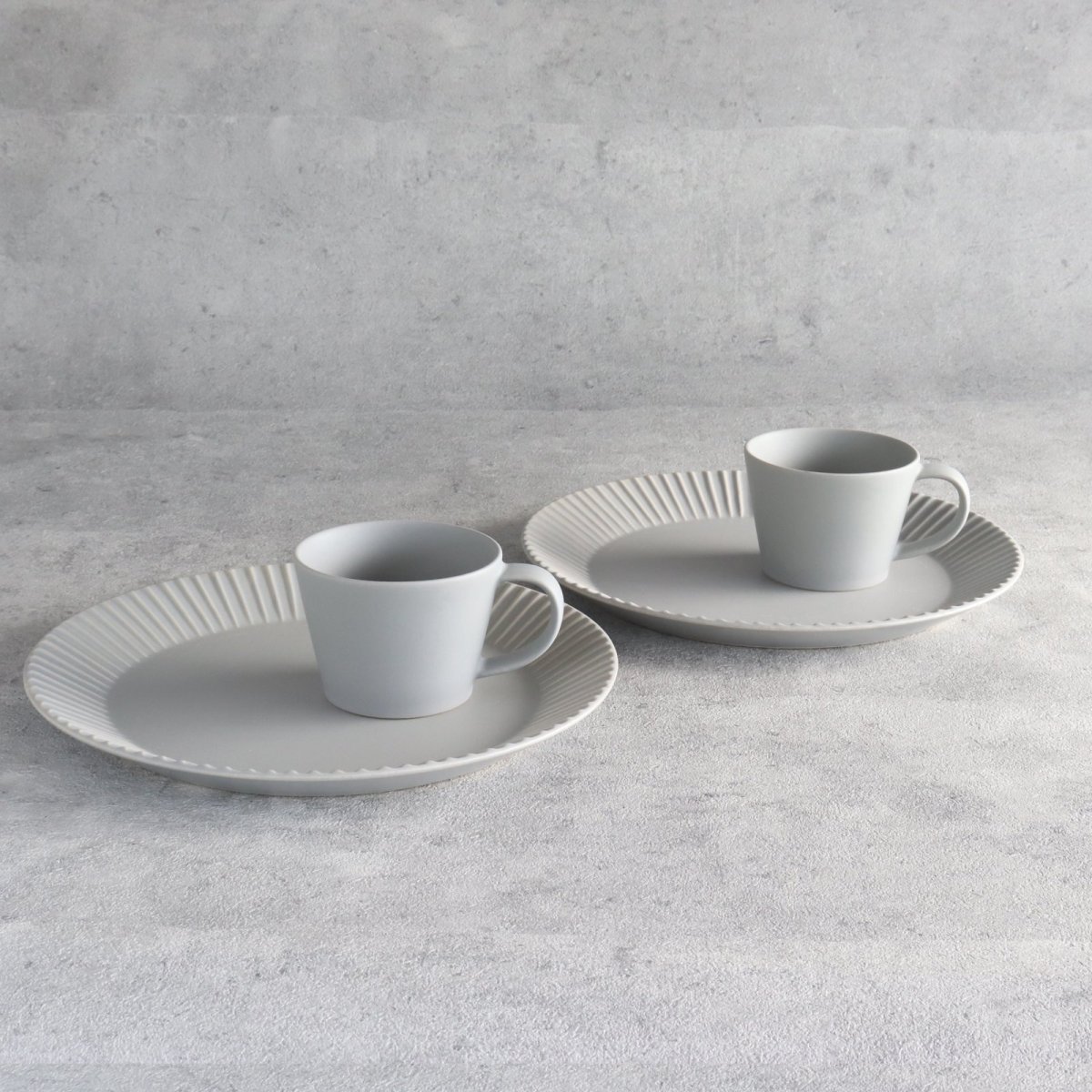 画像4: 【Gift 】SAKUZAN DAYS Sara ストライププレートL  φ27cm カップ ペアセット 磁器 日本製 作山窯 (4)