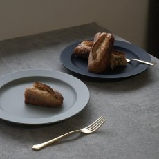 画像6: 【作山窯-SAKUZAN-】SAKUZAN DAYS Sara 10"Plate  φ26cm　ラウンドL 日本製　美濃焼　（ホワイト・グレー・ネイビー） (6)