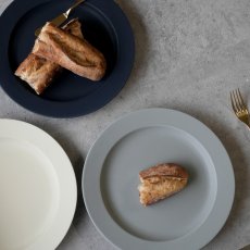 画像3: 【作山窯-SAKUZAN-】SAKUZAN DAYS Sara 10"Plate  φ26cm　ラウンドL 日本製　美濃焼　（ホワイト・グレー・ネイビー） (3)