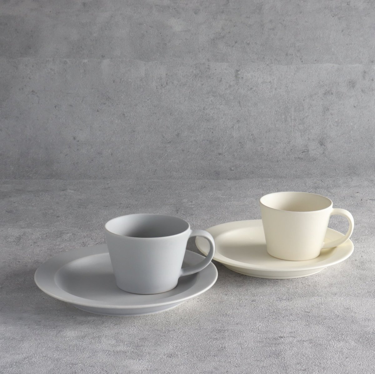 画像2: 【 Gift 】SAKUZAN DAYS Sara  7" プレート M  φ20cm  カップ ペアセット 磁器 日本製 作山窯 (2)