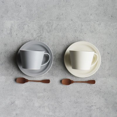 画像1: 【GIFT COLLECTION】A　SAKUZAN DAYS　Sara　カップ&ソーサー　スプーン　セット　新生活セット　ギフト　クリーム　グレー　Stripe Cup&Saucer　コーヒーカップ/サラ/カフェ/磁器/日本製/陶器　ギフトコレクション