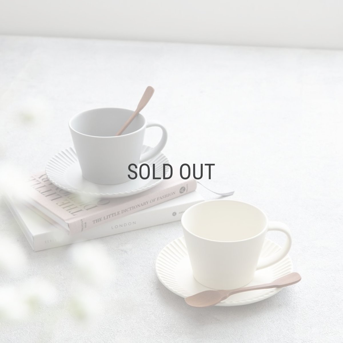 画像1: 【GIFT COLLECTION】B　SAKUZAN DAYS　Sara　カップ&ソーサー　スプーン　セット　新生活セット　ギフト　クリーム　グレー　Stripe Cup&Saucer　コーヒーカップ/サラ/カフェ/磁器/日本製/陶器　ギフトコレクション (1)