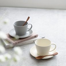 画像1: 【GIFT COLLECTION】B　SAKUZAN DAYS　Sara　カップ&ソーサー　スプーン　セット　新生活セット　ギフト　クリーム　グレー　Stripe Cup&Saucer　コーヒーカップ/サラ/カフェ/磁器/日本製/陶器　ギフトコレクション (1)