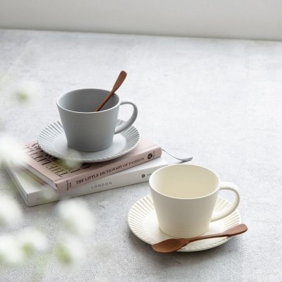 画像1: 【GIFT COLLECTION】B　SAKUZAN DAYS　Sara　カップ&ソーサー　スプーン　セット　新生活セット　ギフト　クリーム　グレー　Stripe Cup&Saucer　コーヒーカップ/サラ/カフェ/磁器/日本製/陶器　ギフトコレクション