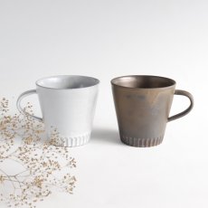 画像1: 【作山窯-SAKUZAN-】ストライプ　マグカップ　DAYS　SARA 　ホワイト　ブロンズ　Stripe Mugcup 日本製　美濃焼 (1)